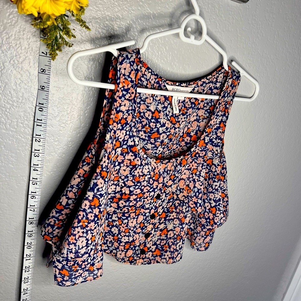 BCBGeneration• Sleeveless Floral Crop Top, sz small ❤️ flouncy. Sheer. Tiered.